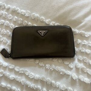 Beautiful leather Prada leather zip wallet